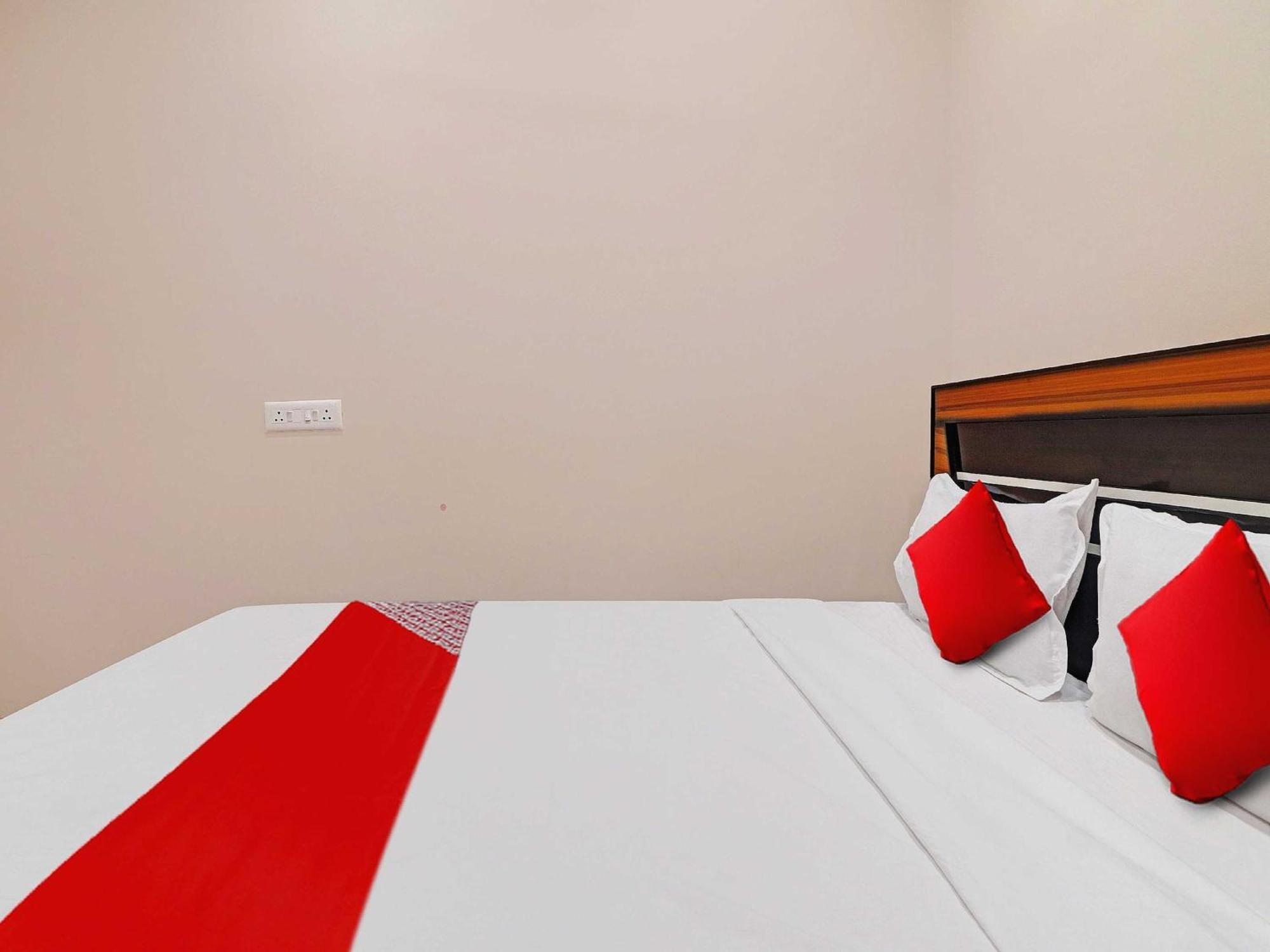 Hotel O Vasista Residency Hyderabad Exterior foto